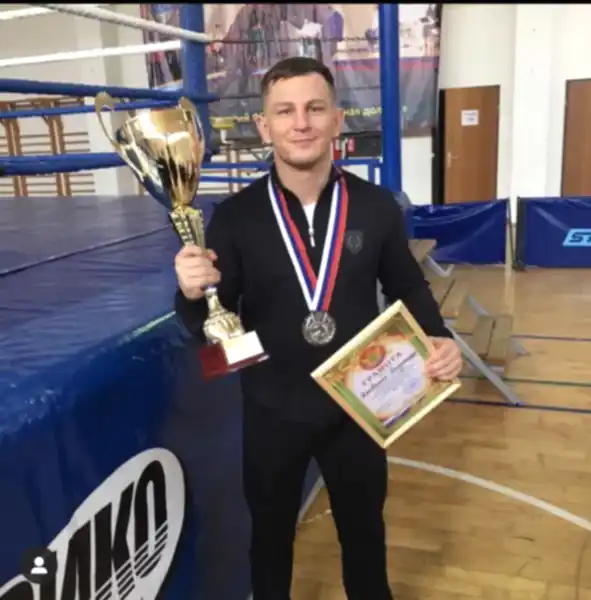 Тренер и боец клуба Алмаз получил Мастера спорта по Комплексному единоборству. Тренер и боец клуба Алмаз получил Мастера спорта по Комплексному единоборству.